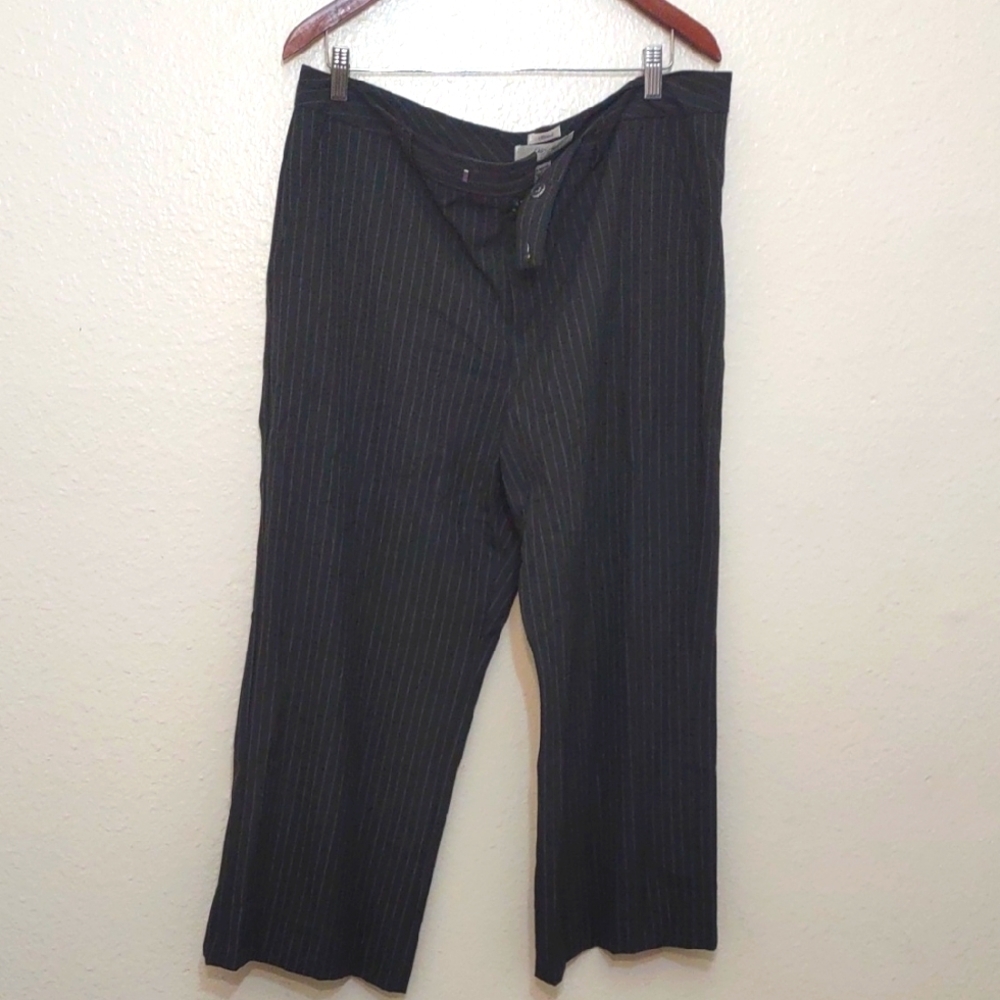 USED OLD NAVY STRECH AT WAIST DARK GRAY PIN STRIPED 18 REG 49% POLYESTER